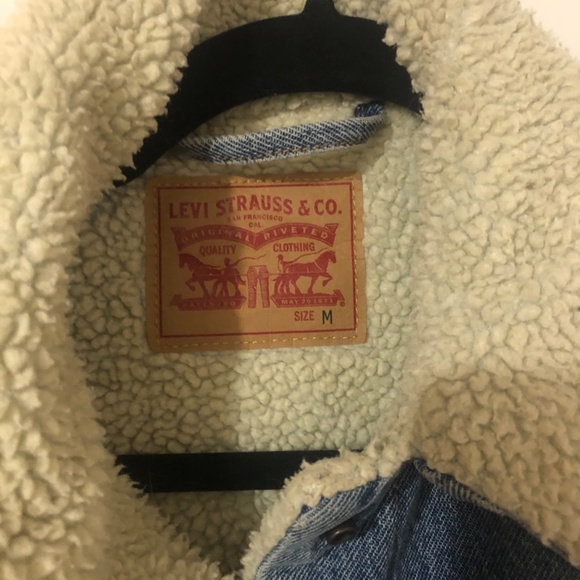 Levi's Original Sherpa Trucker Denim Jean Jacket/ Size: Medium/ Colour: Indigo - Picture 5 of 5